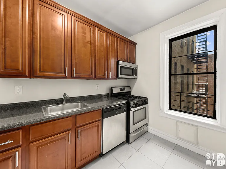 400 Clinton Ave #5C — Photo 4