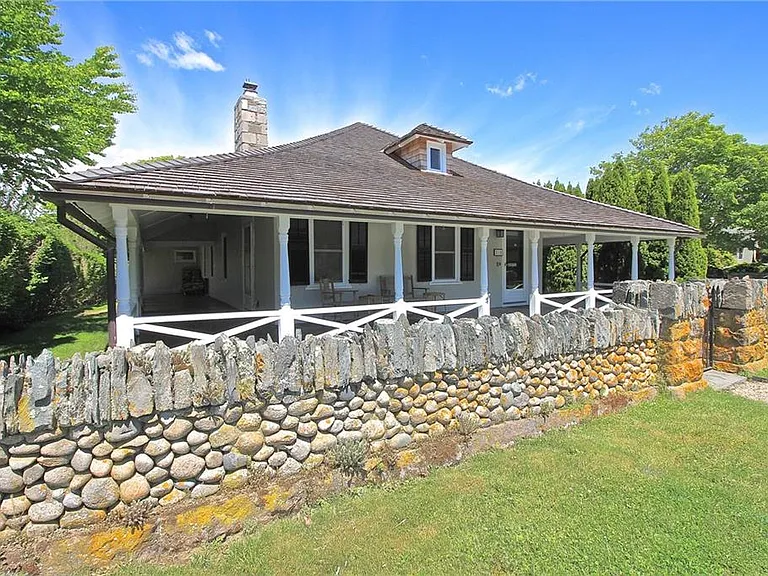 215 Coggeshall Ave — Photo 2
