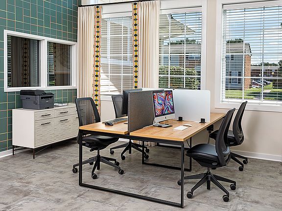 24-Hour Business Center with Computers and Wireless Printing