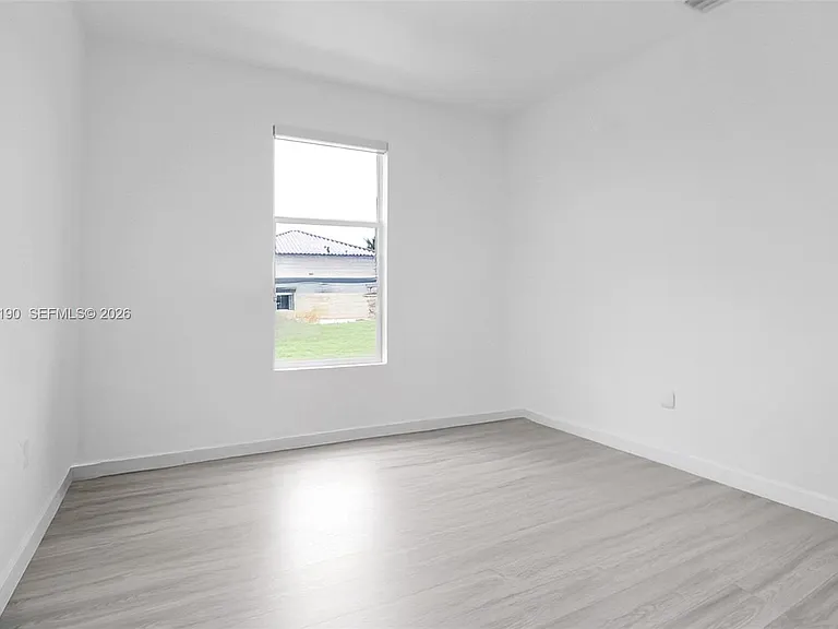 879 SE 26th Ter — Photo 20