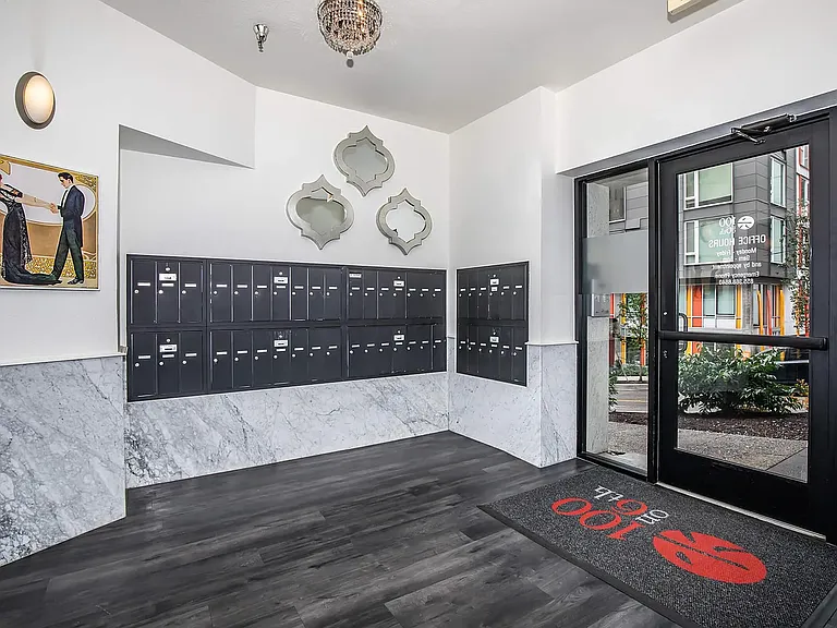 100 on 6th *Limited Time Concession: Now Offering 1 Months Free Rent* — Photo 31