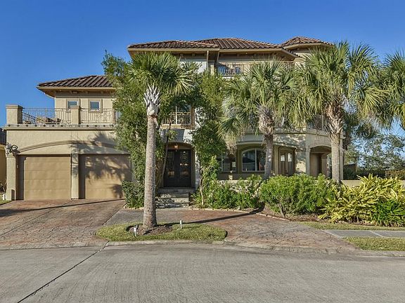 2nd image of 530 Villa Dr