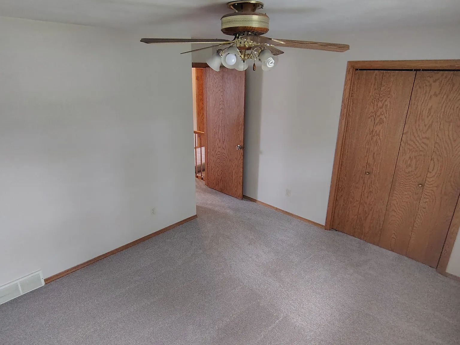 3 bed, 2.5 bath, 2400 sqft, $1,750 — Photo 2