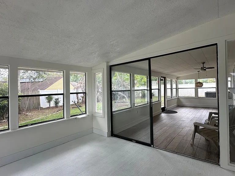616 Iris St — Photo 32