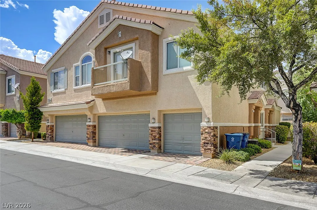 3 bed, 2.5 bath, 1332 sqft, $1,850 — Photo 3