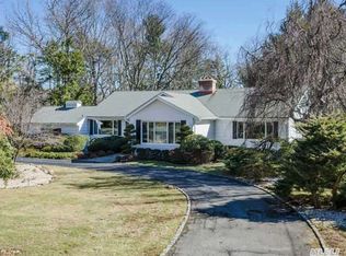 18 Locust Ln, Glen Head, NY 11545