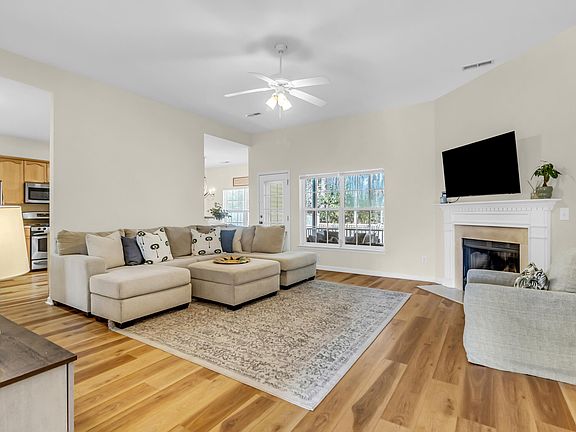 4th image of 2786 August Rd