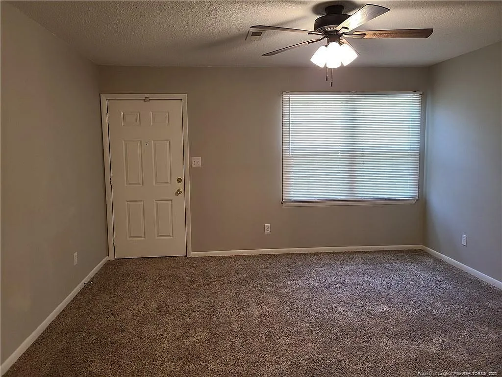 2 bed, 1.5 bath, 1000 sqft, $1,250 — Photo 2