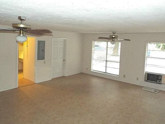 4th image of 1721 East Ave