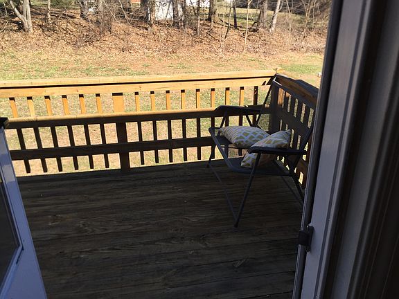 5th image of 92 Hollyridge Ct APT 5