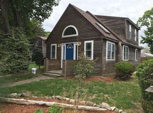 37 Everett Ave, Bristol, RI 02809