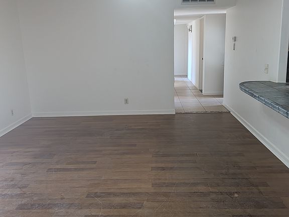 5th image of 315 E Cortner St