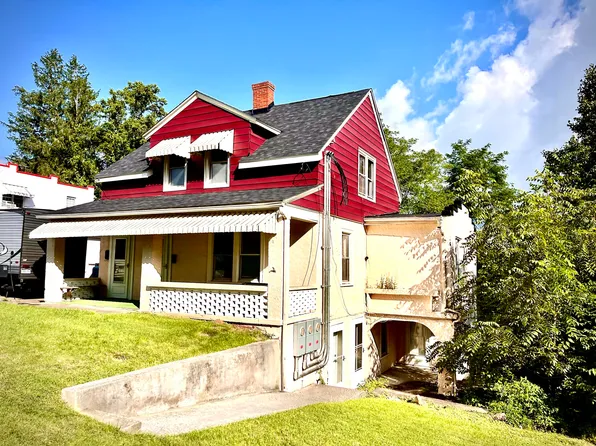 119 Wallace St, Oak Hill, WV 25901