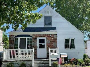 16060 20th Ave, Whitestone, NY 11357