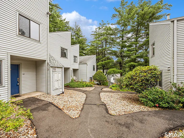5 Staunton Ct #B — Photo 2