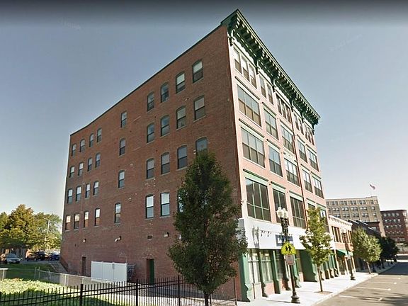 5th image of 170 Oxford St Unit 206
