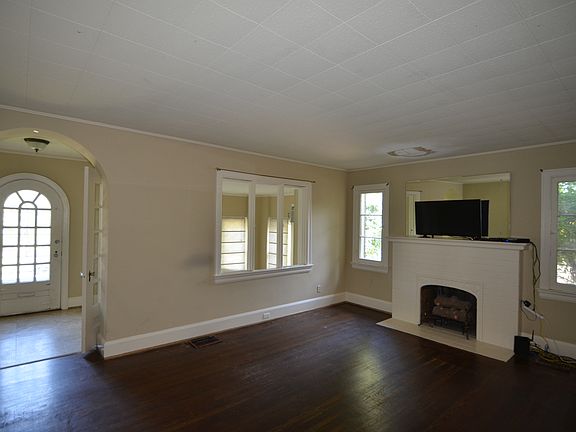 2nd image of 2822 Stratford Ave