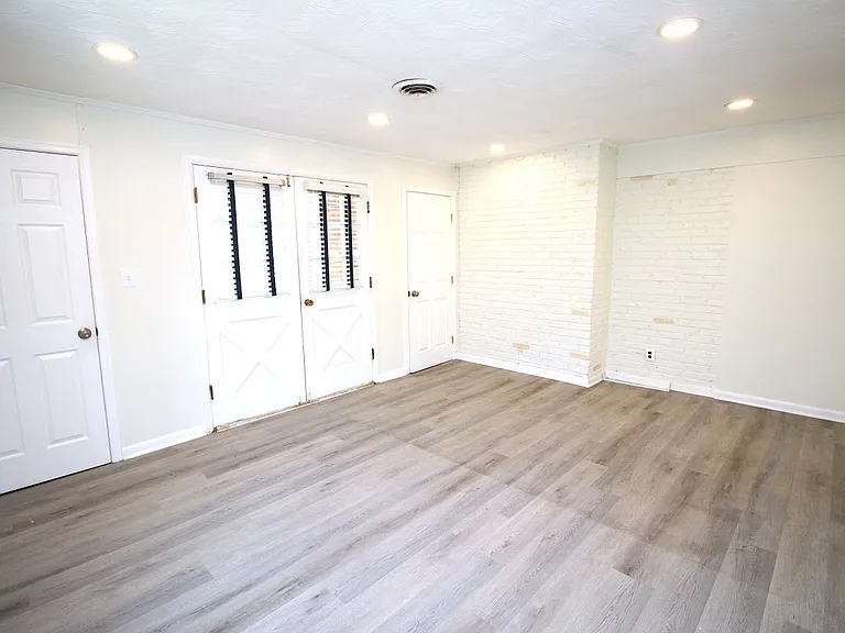 11703 Caplinger Rd #2 — Photo 7