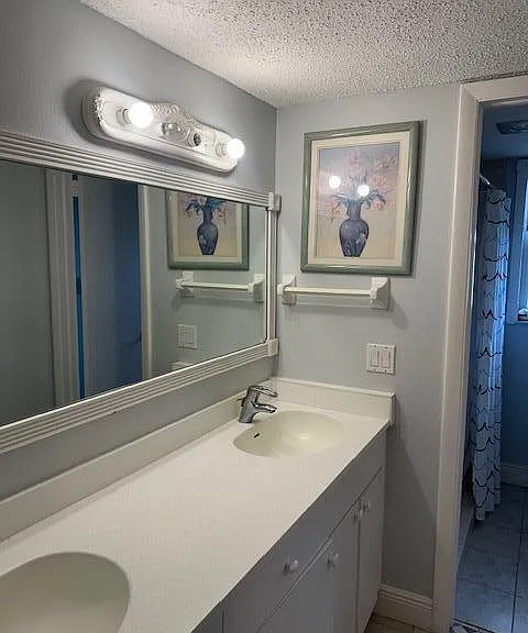 12021 W Greenway Dr #101 — Photo 16
