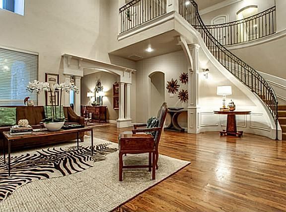 5th image of 913 Carriage Way