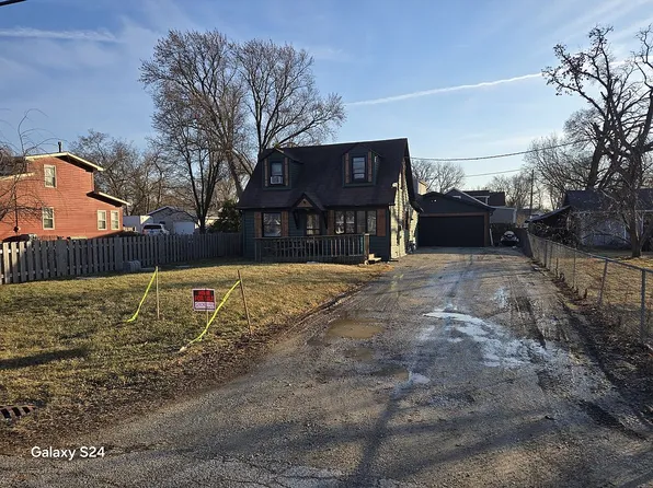 26155 W Forest Ave, Antioch, IL 60002