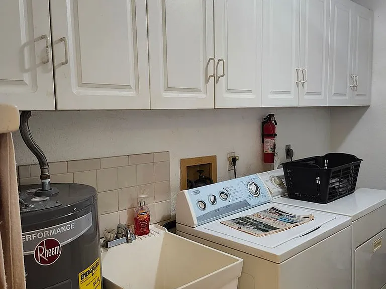 3280 Glencove St — Photo 10