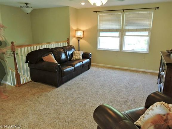 3rd image of 851 Gayer Dr