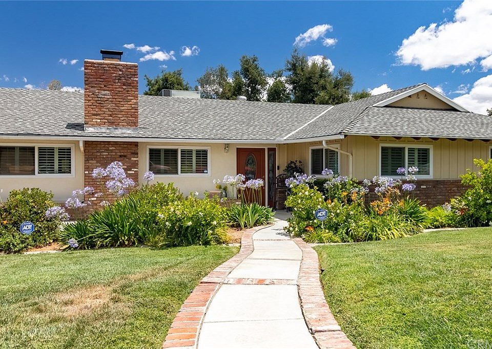 1st image of 431 Eucalyptus Dr