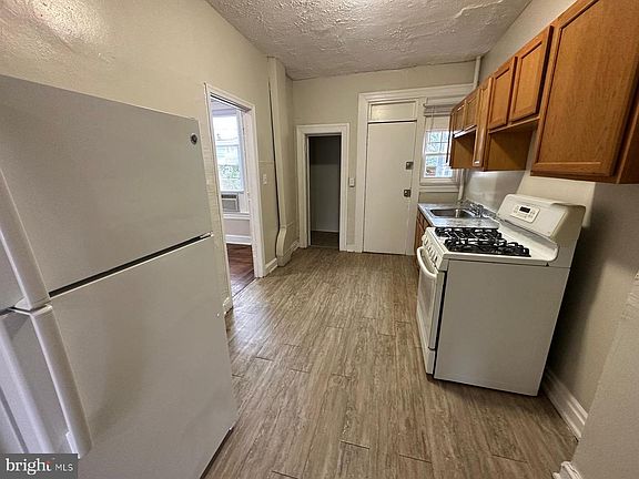 4th image of 2859 W Garrison Ave