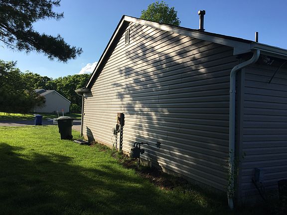 4th image of 1366 Curry Dr