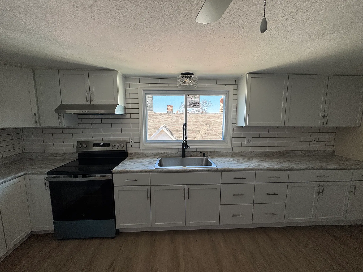 646 Summer St — Photo 3
