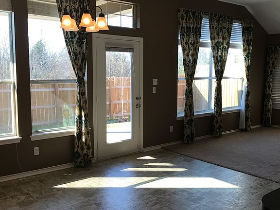 3rd image of 1126 E Park Dr