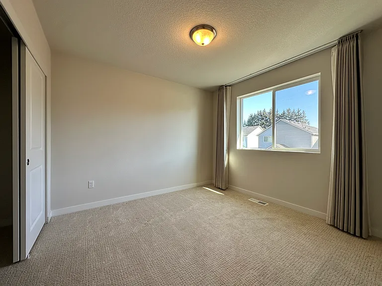 13323 NE 84th St — Photo 15