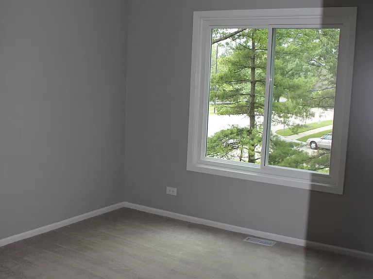 1102 Eisenhower Ct — Photo 9