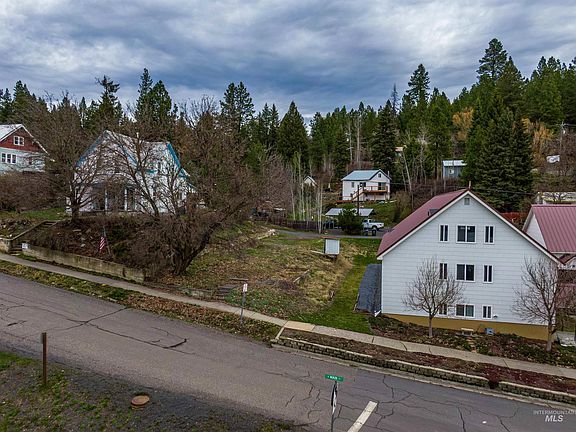 5th image of 216 S Main St