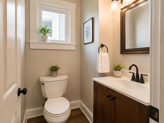 4th image of 306 Sprucewood St