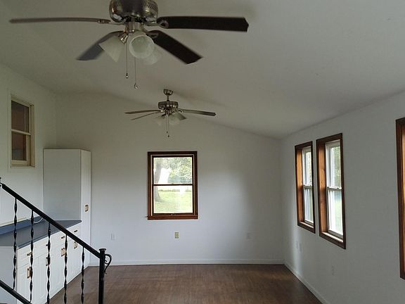 5th image of 305 Longfellow Dr