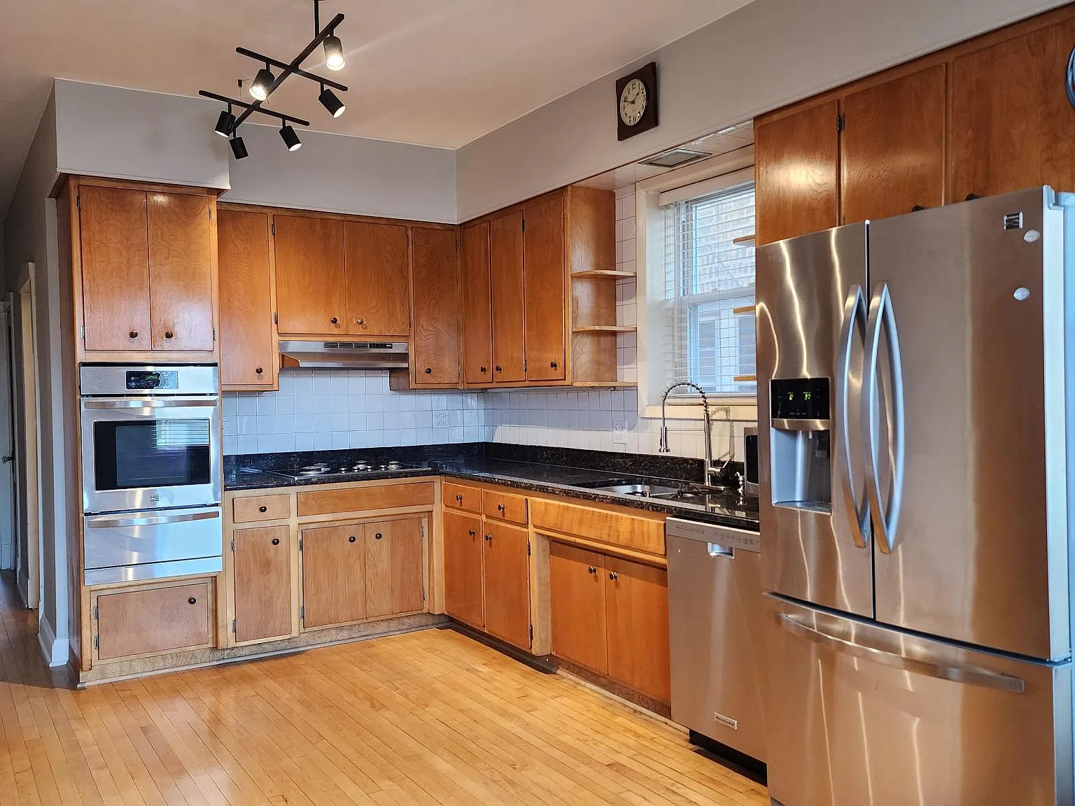2238 Ridgeland Ave — Photo 1