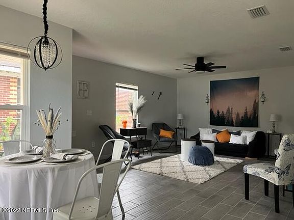 3rd image of 2819 MYRTLE Avenue N
