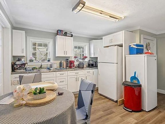 2nd image of 20 Peck Ave Floor 2