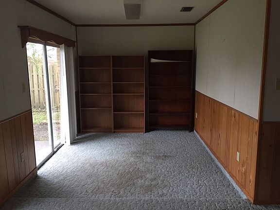 5th image of 1504 N Live Oak St