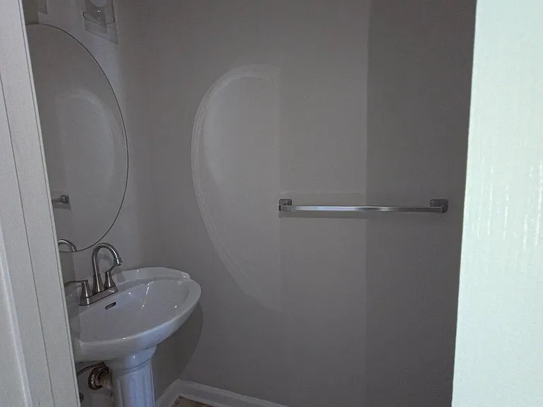 546 Wellington Ct — Photo 6