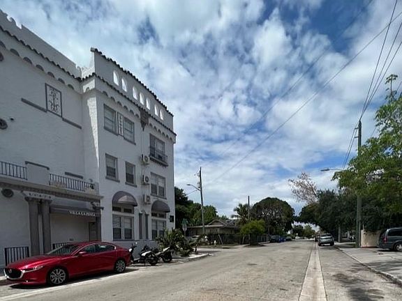 3rd image of 501 SW 6th Ct APT 215