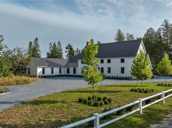 91 Cedar Ln, Saint Andrews, NB E5B 2L4