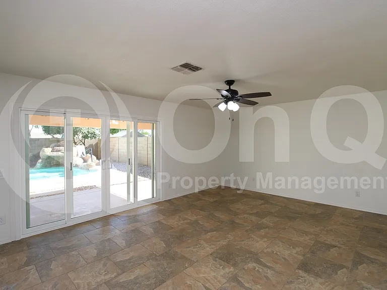 137 W Leah Ct — Photo 8