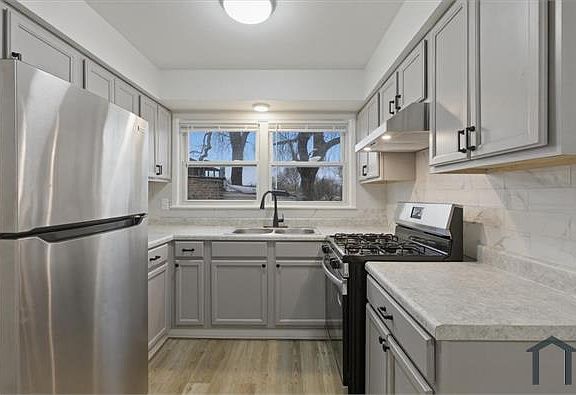 4th image of 8917 S Cottage Grove Ave APT 3E