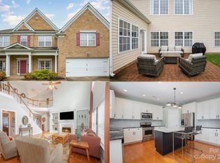 6220 Castlecove Rd, Charlotte, NC 28278