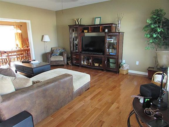 4th image of 400 Homestead Dr