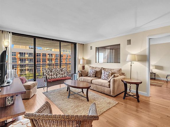 5th image of 2901 S Bayshore Dr APT 10D