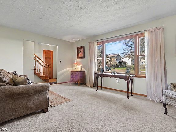 3rd image of 4765 Warwick Dr S